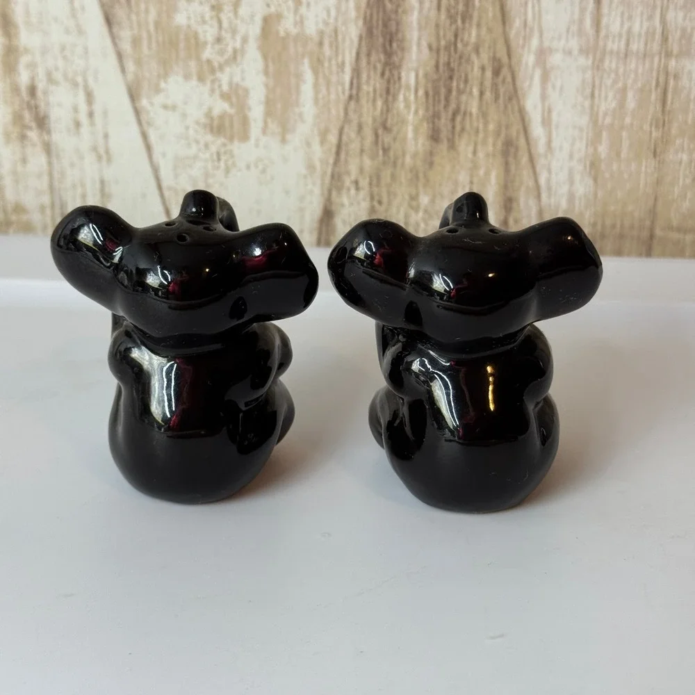 Vintage Black Elephant Salt and Pepper Shakers Japan Red Ears Cute‎ Collectible
